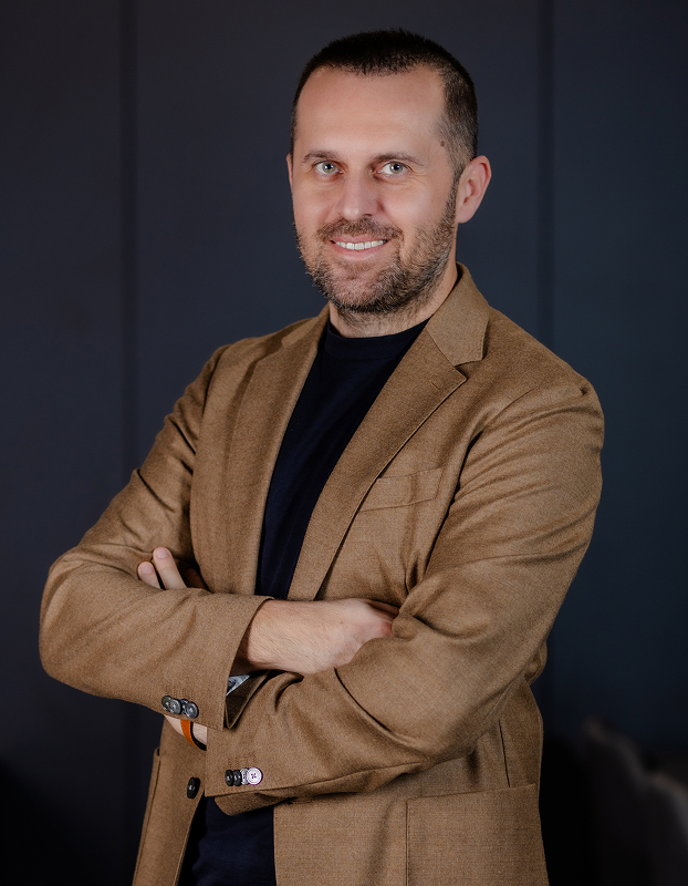 Dr. Ovidiu Dumitru — medic stomatolog, implantologie și chirurgie orală